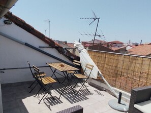 Outdoor dining - Penthouse Terrace Cathedral (León)