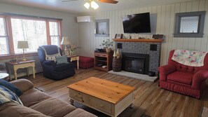TV, fireplace