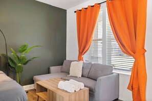 TV, offices - Luxe King 4BR Townhouse—Mins to Uptown CLT! (Charlotte)