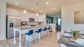 KĂŒhlschrank, Ofen, Herdplatte, GeschirrspĂŒler