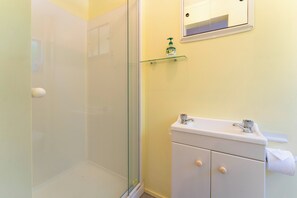 Douche, sèche-cheveux