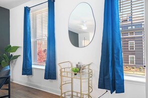 Interior - Luxe King 4BR Townhouse—Mins to Uptown CLT! (Charlotte)