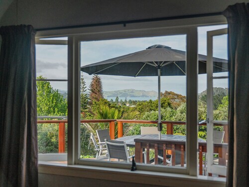 Coro Harbour View - Coromandel Holiday Home