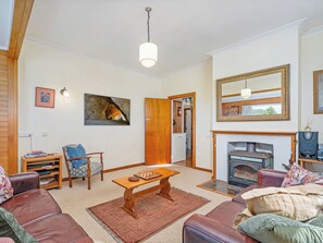 TV - Coro Harbour View - Coromandel Holiday Home (Coromandel)