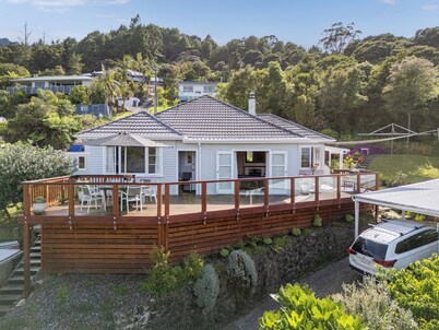 Coro Harbour View - Coromandel Holiday Home