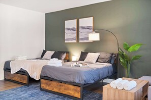 Iron/ironing board, WiFi, bed sheets - Luxe King 4BR Townhouse—Mins to Uptown CLT! (Charlotte)