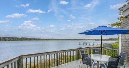 Peaceful Covefront Cottage Retreat in Eastham