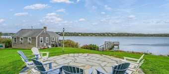 Peaceful Covefront Cottage Retreat in Eastham