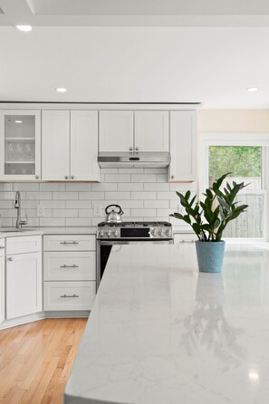Fridge, microwave, oven, stovetop - Modern Dog-Friendly Cape Cod Cottage Near Beaches (Pocasset)