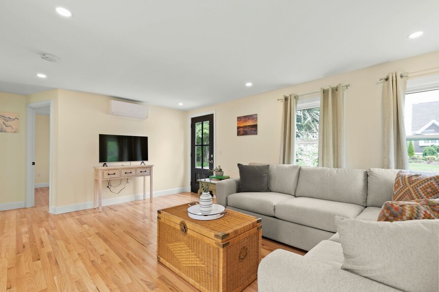 Modern Dog-friendly Cape Cod Cottage Near Beaches - Falmouth, MA
