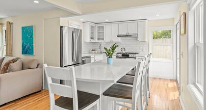 Modern Dog-Friendly Cape Cod Cottage Near Beaches