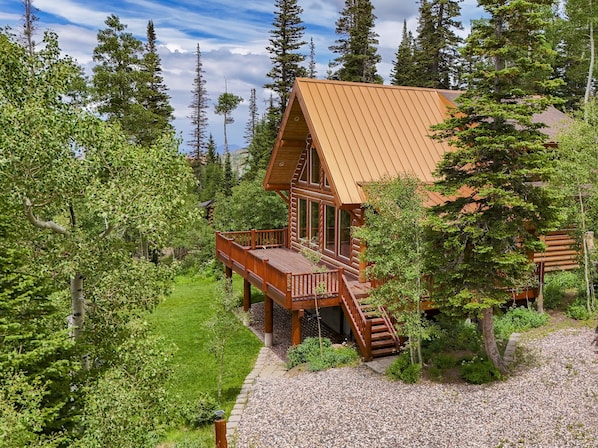 Exterior - Steps to Apple Annie's & 1 Min to Navajo Ski Lodge (Brian Head)