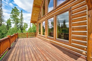 Terrace/patio - Steps to Apple Annie's & 1 Min to Navajo Ski Lodge (Brian Head)