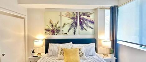 Tabla de planchar con plancha, wifi gratis y ropa de cama