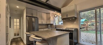 Cozy Forest Chalet in a Private Domain – Beaches, Lake & Ski Nearby