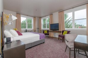Standard King Room | Premium bedding, individually decorated, individually furnished, desk - The Dundee - A Trace Hotel (Dundee)