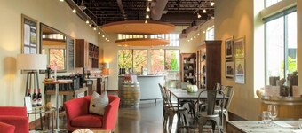 The Dundee - A Trace Hotel