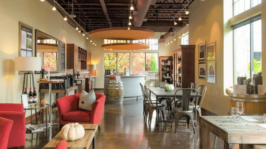 The Dundee - A Trace Hotel