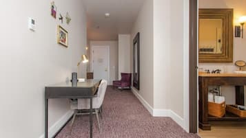 Junior King Suite | Interior