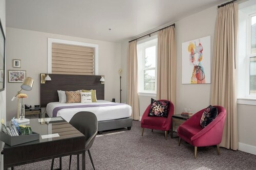 The Dundee - A Trace Hotel