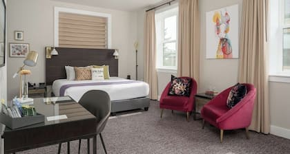 The Dundee - A Trace Hotel