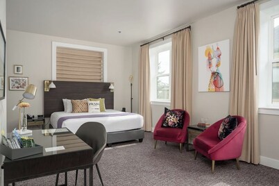 The Dundee - A Trace Hotel