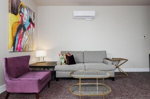 Living area - The Dundee - A Trace Hotel (Dundee)