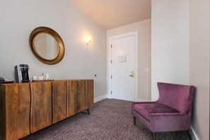 Junior King Suite | Interior - The Dundee - A Trace Hotel (Dundee)