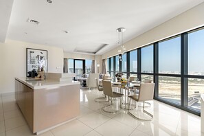 Dining - Stunning 3BD in Business Bay with Burj Khalifa View (Dubai)