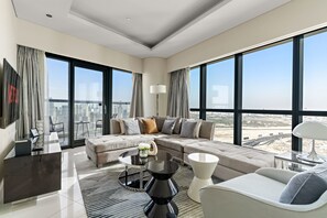 TV - Luxurious 3BD in Business Bay with Burj Khalifa View (Dubai)