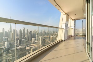 Property grounds - Luxurious 3BD in Business Bay with Burj Khalifa View (Dubai)