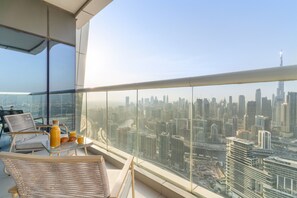 Property grounds - Luxurious 3BD in Business Bay with Burj Khalifa View (Dubai)
