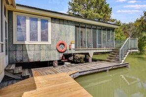 Exterior - Private Lake near I-49 for 12; Fish, Kayak, Relax (Opelousas)