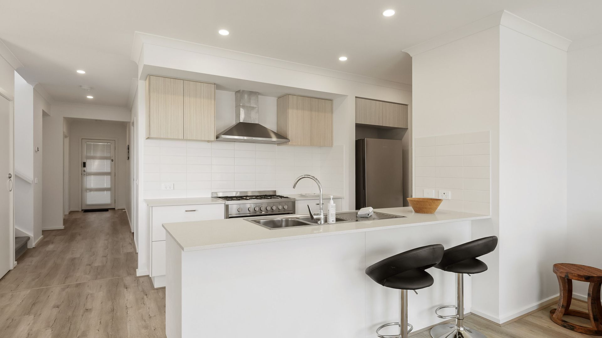 冰箱、微波炉、烤箱、炉灶