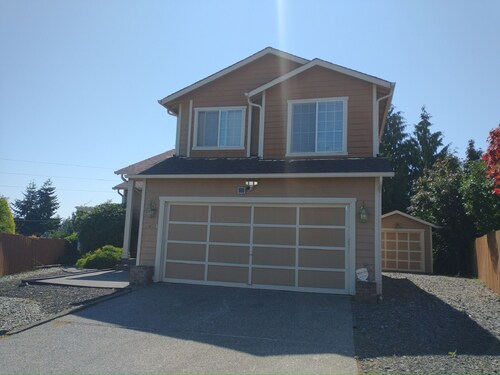Perfect 1-bedroom house in charming Everett for a relaxing stay.