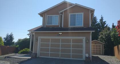 Perfect 1-bedroom house in charming Everett for a relaxing stay.