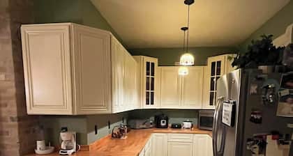 EAA ONLY. 7 or 10 day home rental. 0.8 miles to Whitmann terminal.