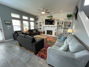 TV - Beautiful 5 Bedroom with Private Pool and Hot Tub!  Steps from the Beach! (Galveston)