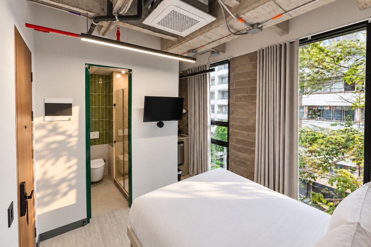 Standard Room | Desk, laptop workspace, WiFi (free), bed sheets