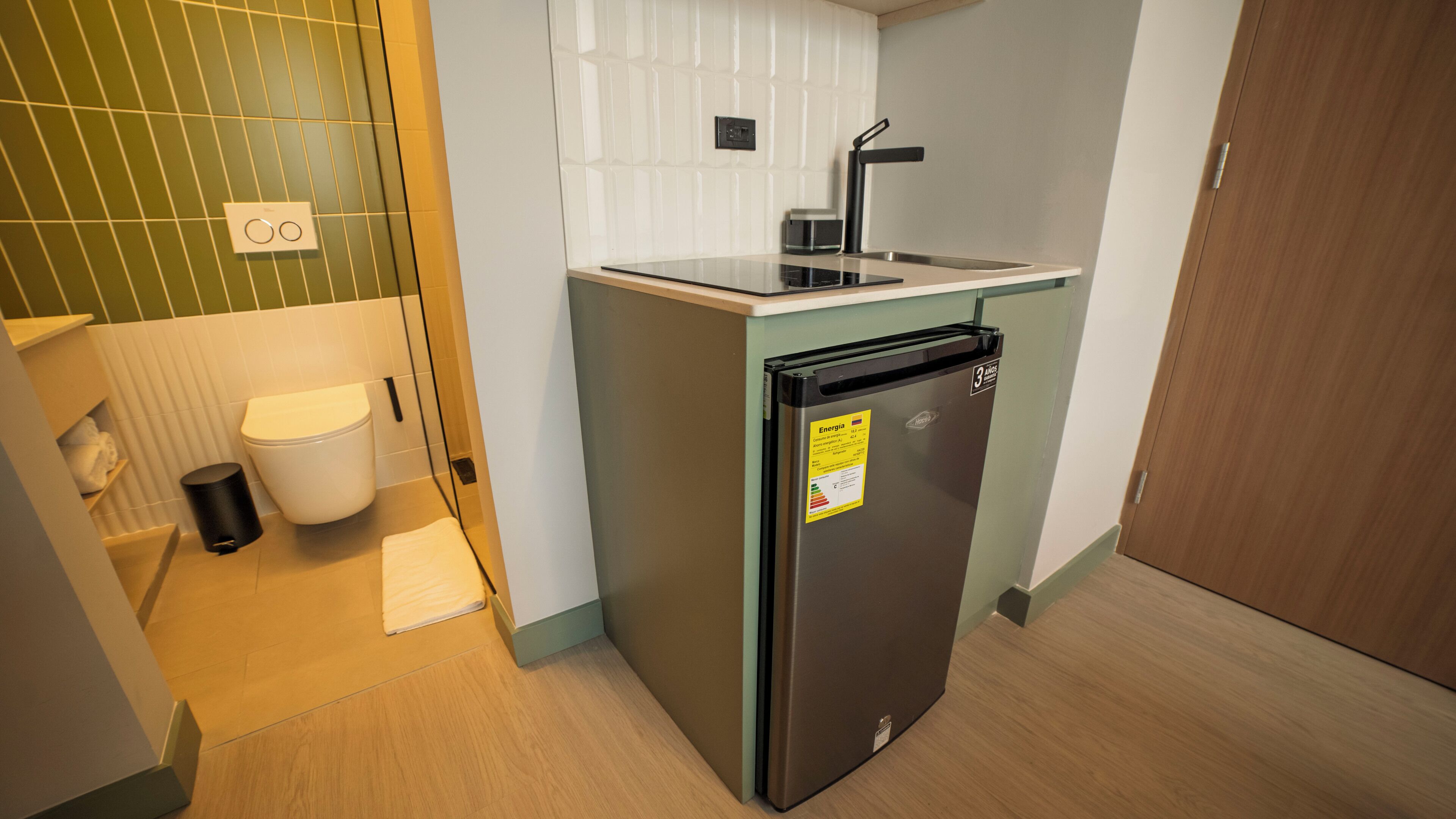 Comfort Room | Private kitchen | Mini-fridge