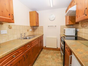 Cookware/dishes/utensils - Barn Owl (Louth)