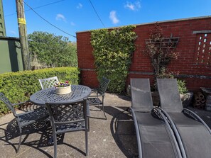 Cottage | Outdoor dining - Barn Owl (Louth)