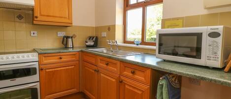 Batterie de cuisine, vaisselle et ustensiles