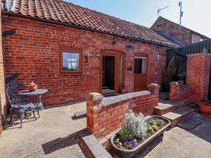 Outdoor dining - Ticklepenny (Louth)