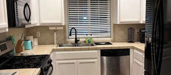 Spacious 4-bedroom house, perfect for entertaining in the heart of Ridgecrest.