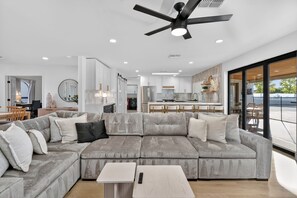 TV, fireplace, video games, offices - NEW|Casa Bravada|Heated Pool, Spa & Pickleball (Scottsdale)