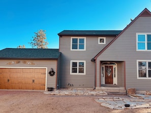 Exterior - Rangeview Mountain Retreat- tucked into the woods with views of Pikes Peak! (Divide)