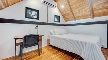 1 bedroom, travel cot, free WiFi, bed sheets