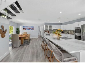 Private kitchen - Fully furnished luxury home, room for boats RVs, trailers, minutes to the beach (Lantana)