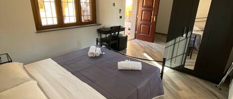 Chambre double ou avec lits jumeaux | Bureau, accĂšs au Wi-Fi (inclus)